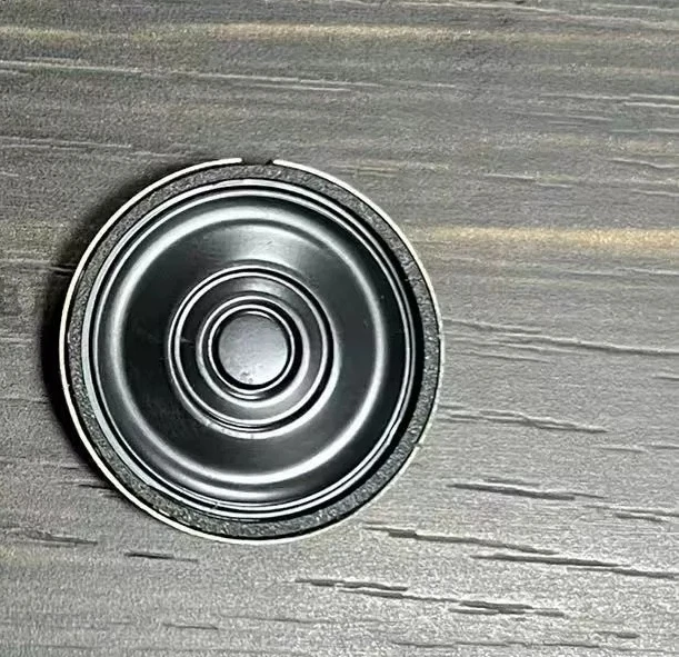 50pcs round iron shell 26 speakers size: ∅26*4.5mm impedance: 8 ohms power: 1 watt