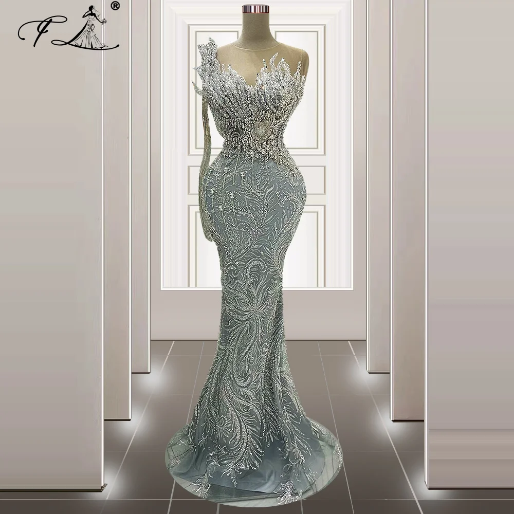 2024 Abiti da celebrità con strass argento scintillante con nappe Abiti da ballo Dubai per feste di compleanno da donna personalizzati