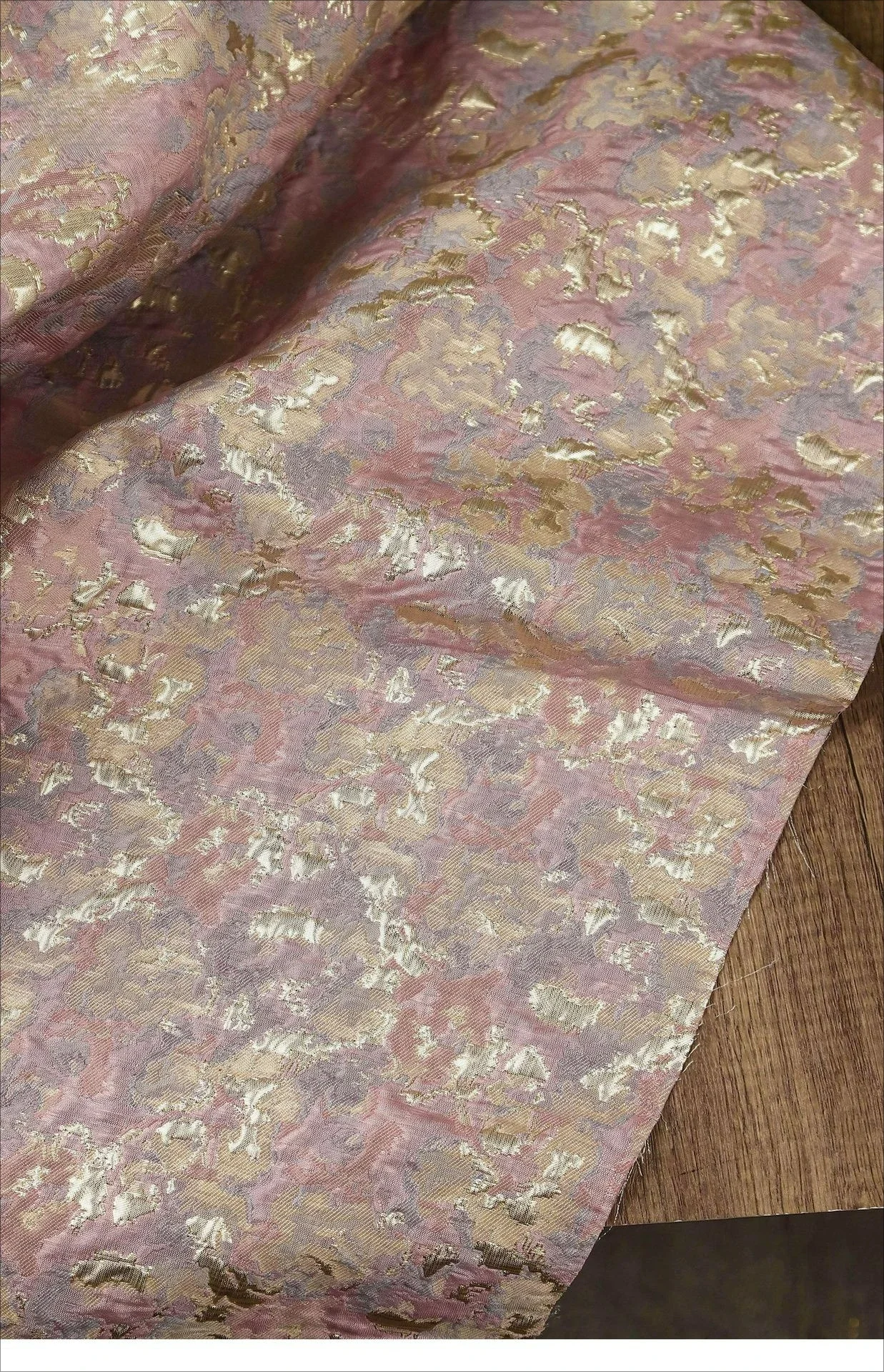 Rosa Gold Jacquard-Stoff im Ölgemälde-Stil mit Goldfaden Schimmernde Textur für DIY-Kleidung und Heimdekoration – Detail 7