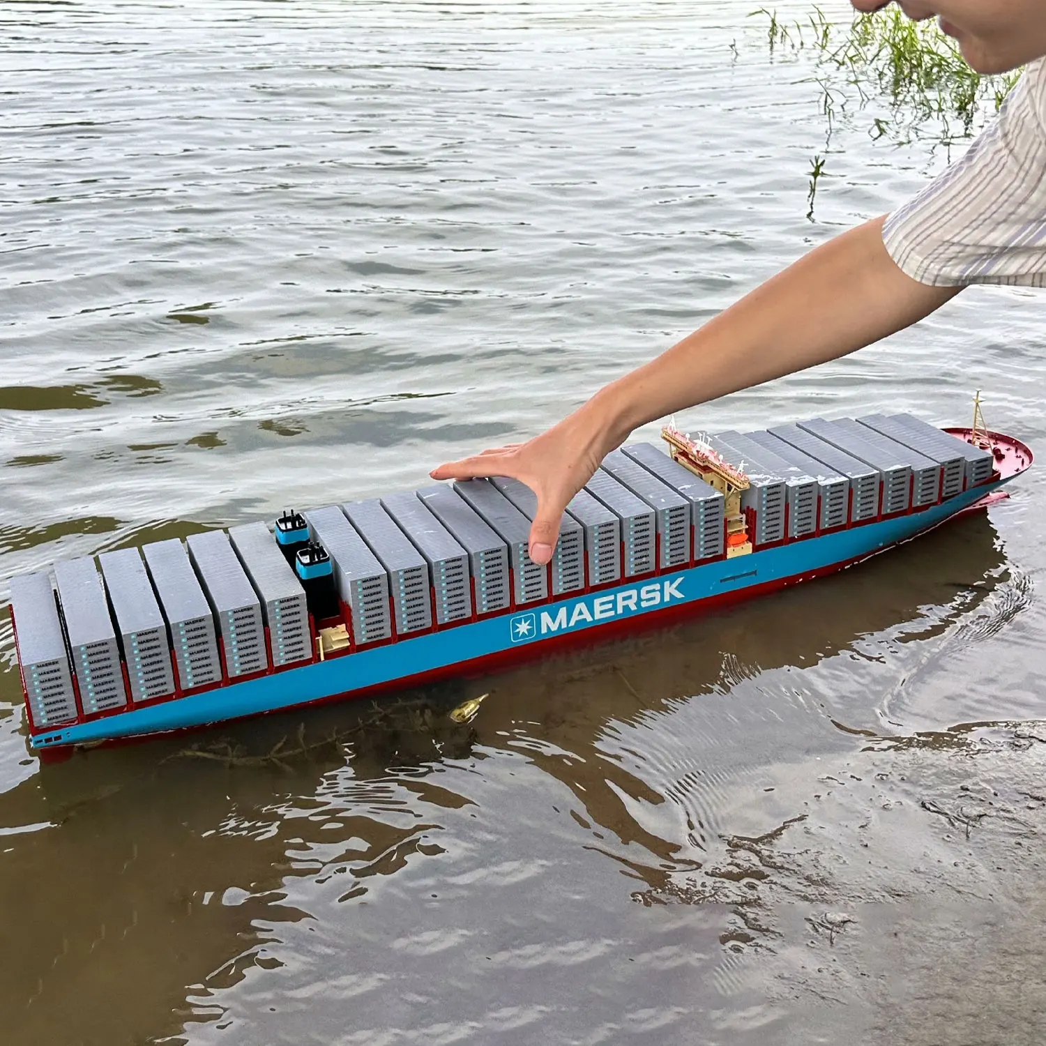 

100 см RC Контейнер Модель корабля FRP Корпус Готовый продукт Моделирование Грузовая лодка Навигаемая модель корабля с дистанционным управлением