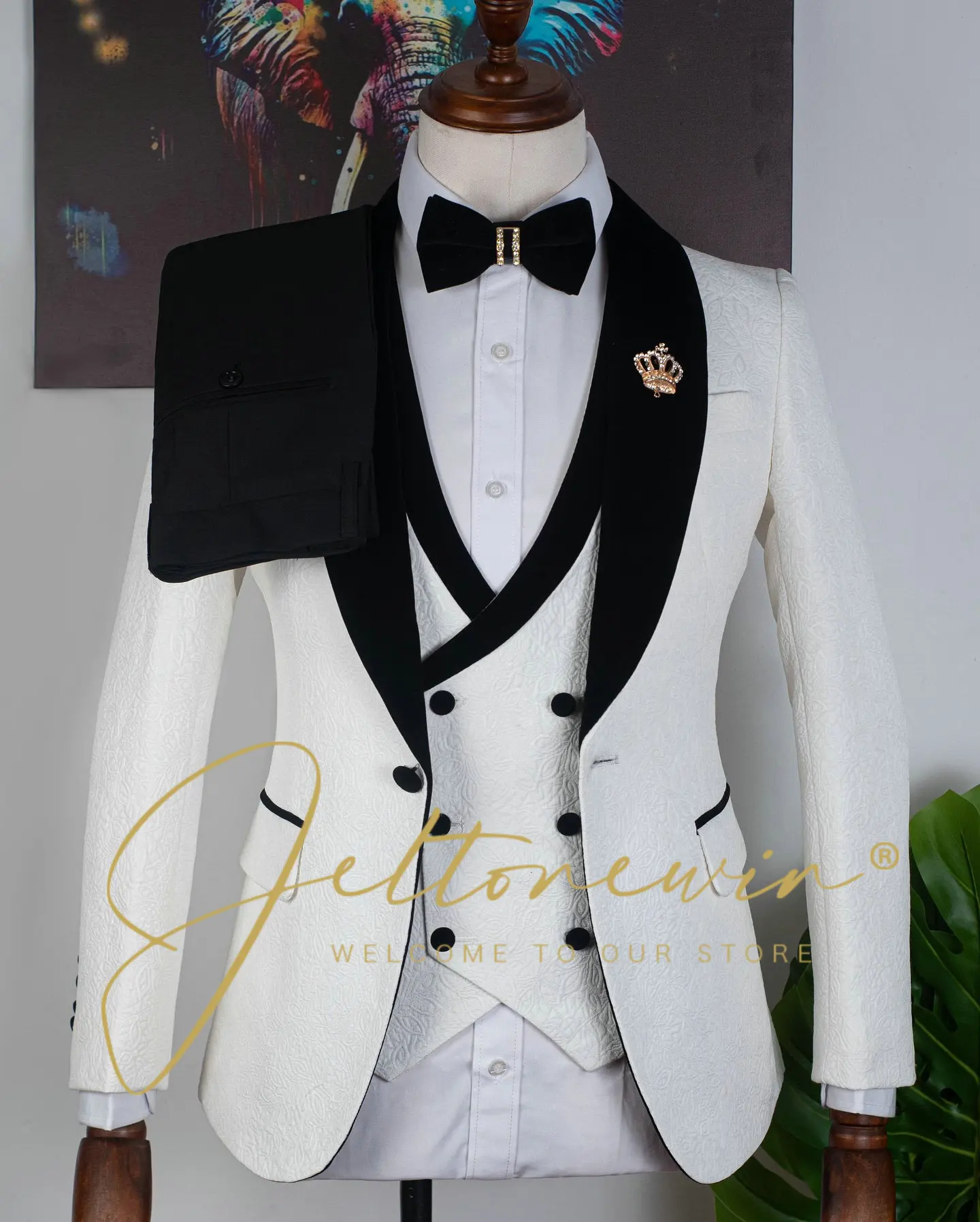 

White Men's Tuxedo Set with Vest Elegant Modern Style Groom or Evening Formal Outfit for Special Occasions and Banquet Events