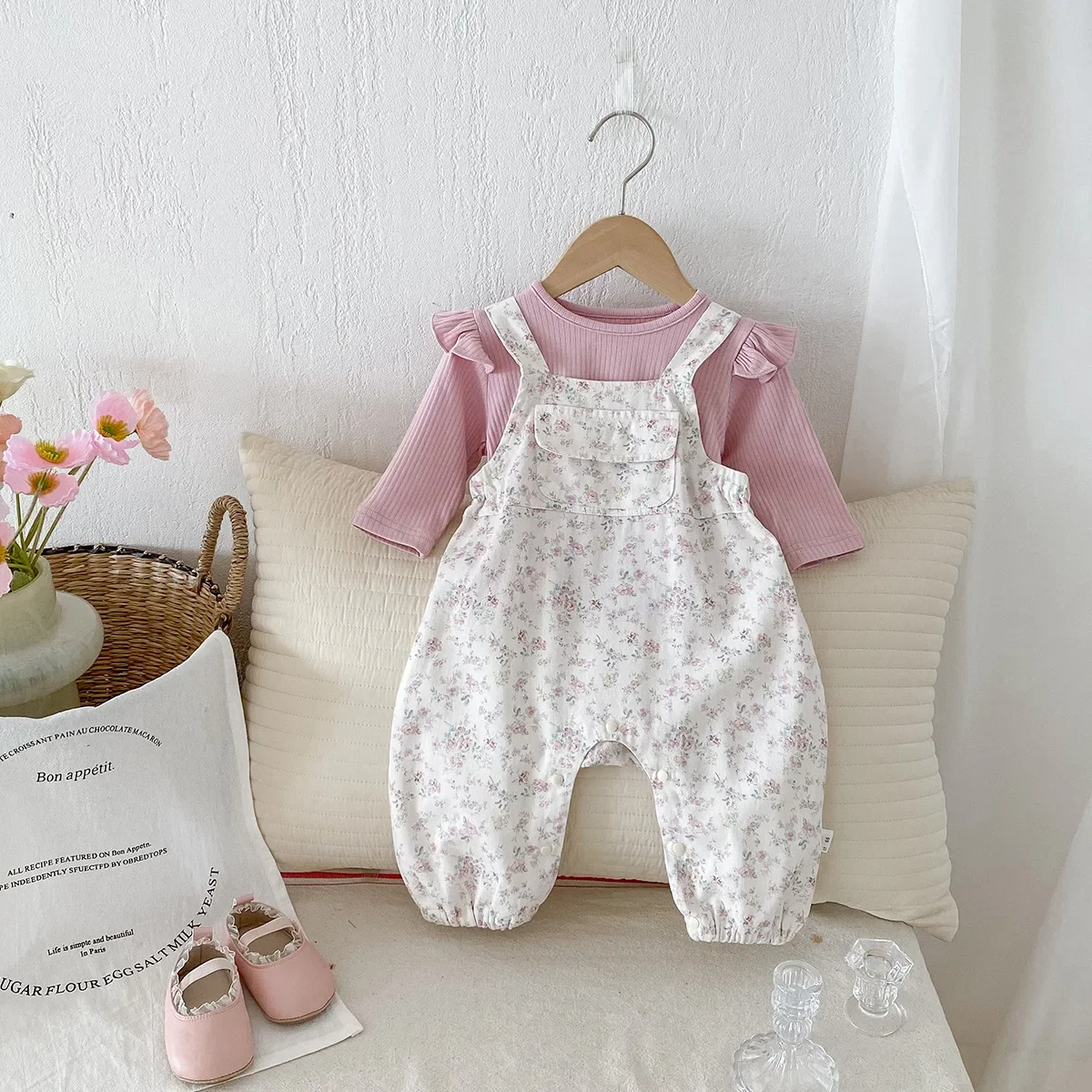 

Baby Clothing Solid Color Undershirt Floral Suspenders Two Piece Set 2024 Spring Autumn New Girls Baby Sweet Cute Romper Set