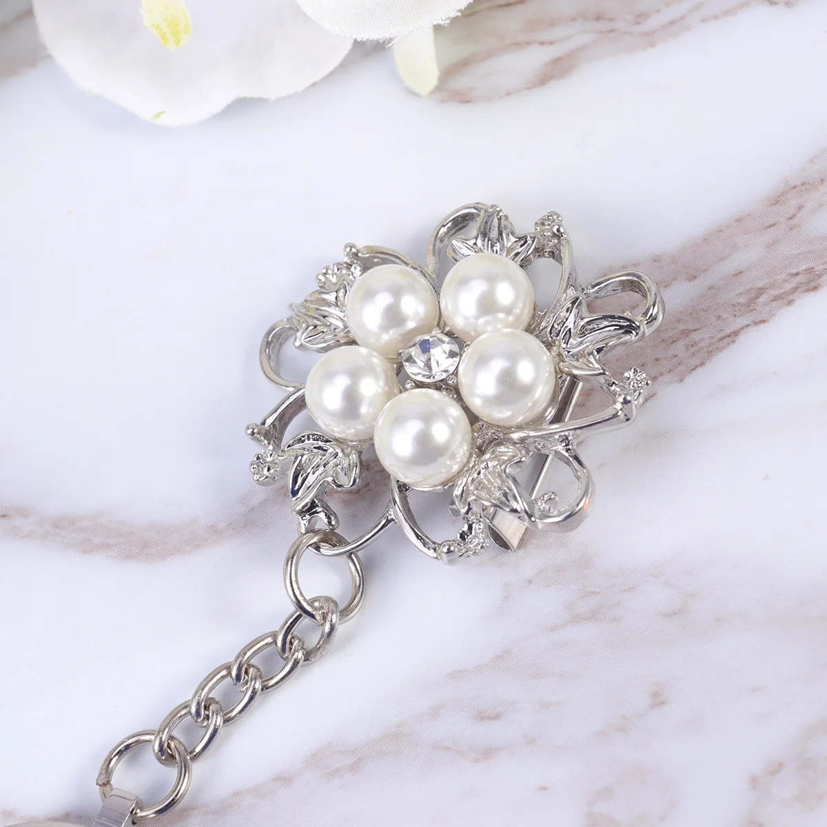 Кварцевые часы-брошь для медсестры с цветочным дизайном