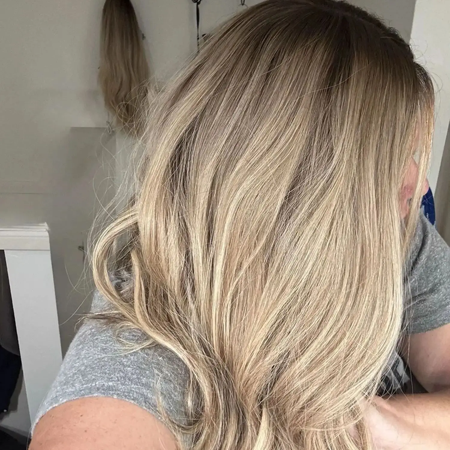 

22”Trendy Ash Blonde Body Wave 13*4 Lace Front Synthetic Wigs With Dark Roots Party Wigs Body Wave HD Lace Front Wig For Women