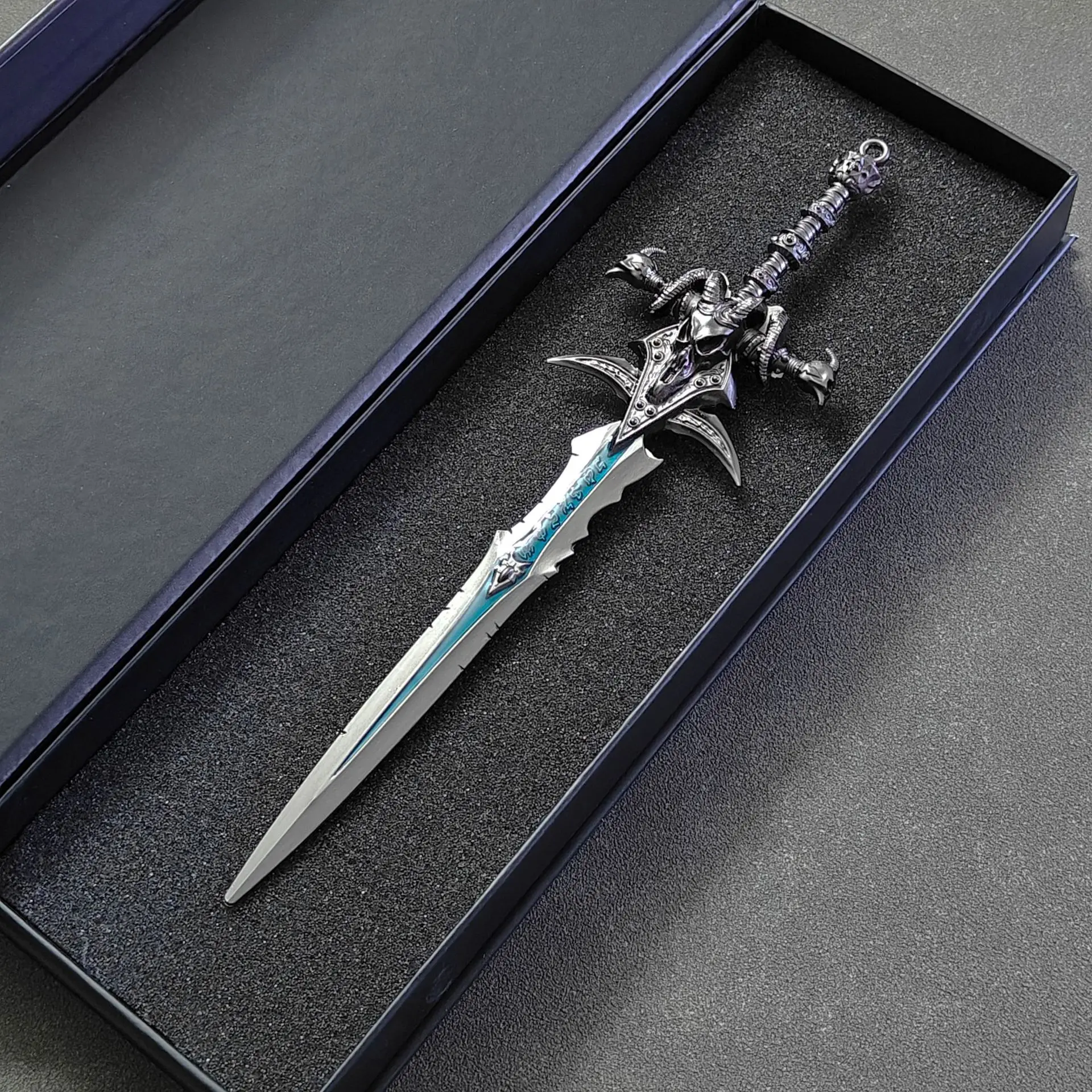 Warcraft WOW periférico Lich King Shadow of Sorrow Frostmourne arma modelo Metal juguete ornamento enviar niños a amigos