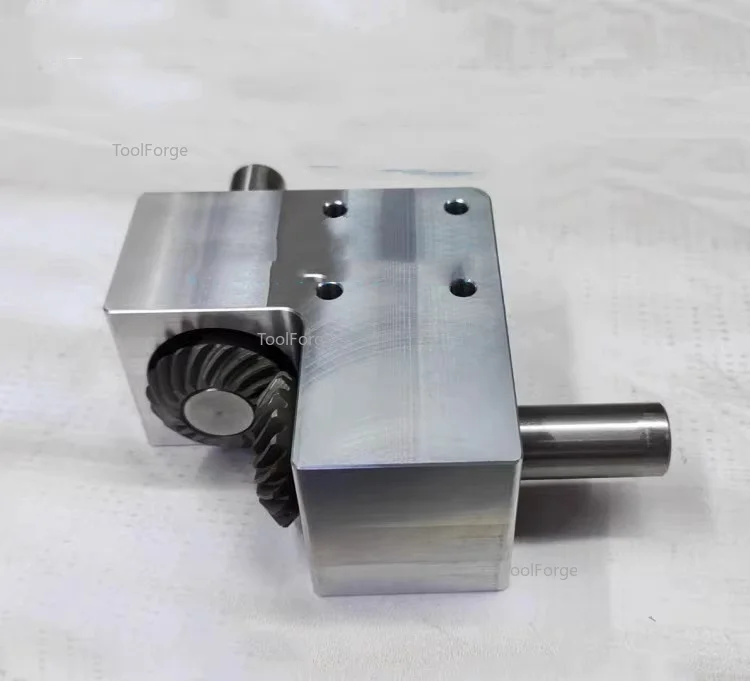 1: 1 Right Angle Commutator 90 Degree Turning Device Spiral Bevel Gearbox Shaft Diameter 15mm Shaft Diameter