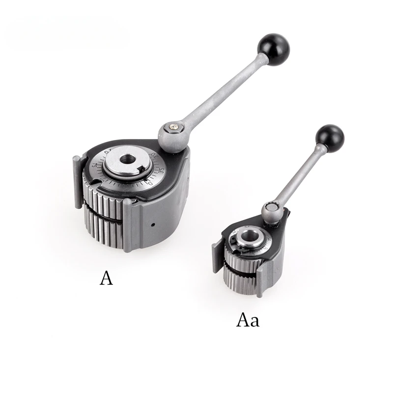 High-precision quick-change tool holder for lathes