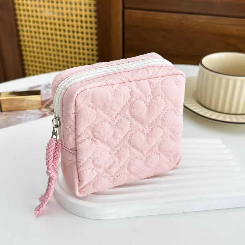 Cute Zipper Closure Travel Toiletry Bag Heart Pattern Quilted Cosmetic Bag Compact Soft Fabric Toiletries Organizer Lipstick