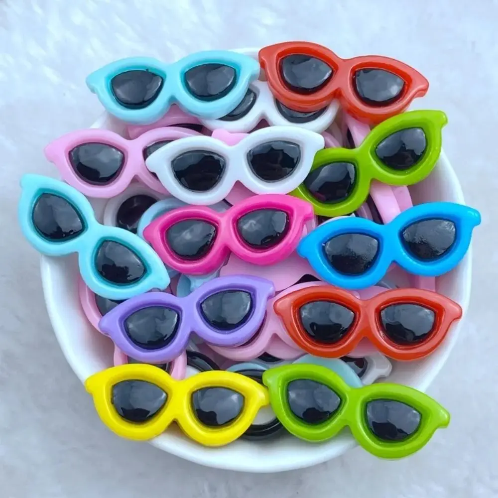 

50pcs Kawaii Heart-Shaped Resin Mini Sunglasses Cabochons DIY Resin Ornaments Flat Back 4CM Simulation Scrapbook