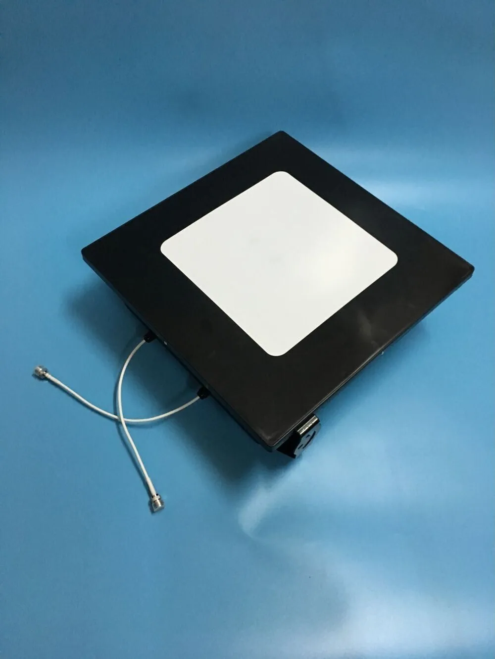 806-3700MHz 13dbi high gain antenna spotlight case bipolar/unipolar spotlight antenna large angle outdoor antenna