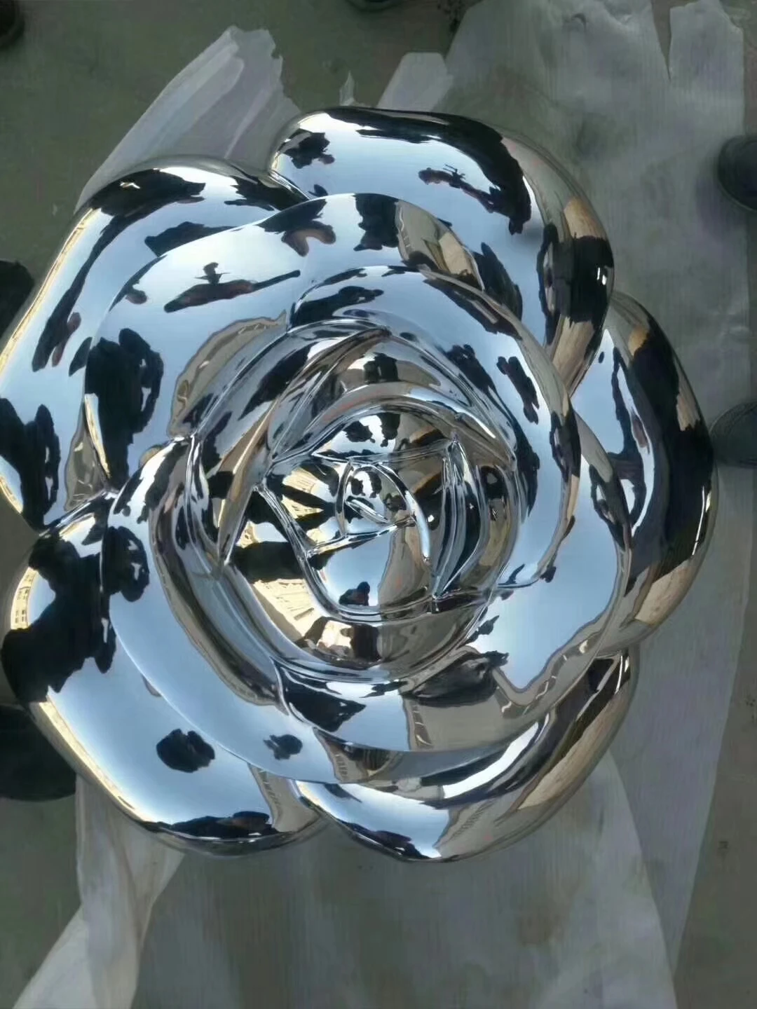 La migliore scultura di fiori in acciaio inossidabile argento metallo lucido di alta qualità