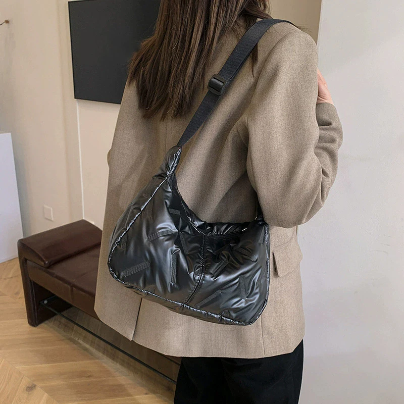 Mode Puffy Hobo Bag Daunen Tote Handtaschen Frauen Stepp Tote Tasche Große Kapazität Gepolsterte Schulter Tasche Casual Winter Pendeln Tasche – Detail 14