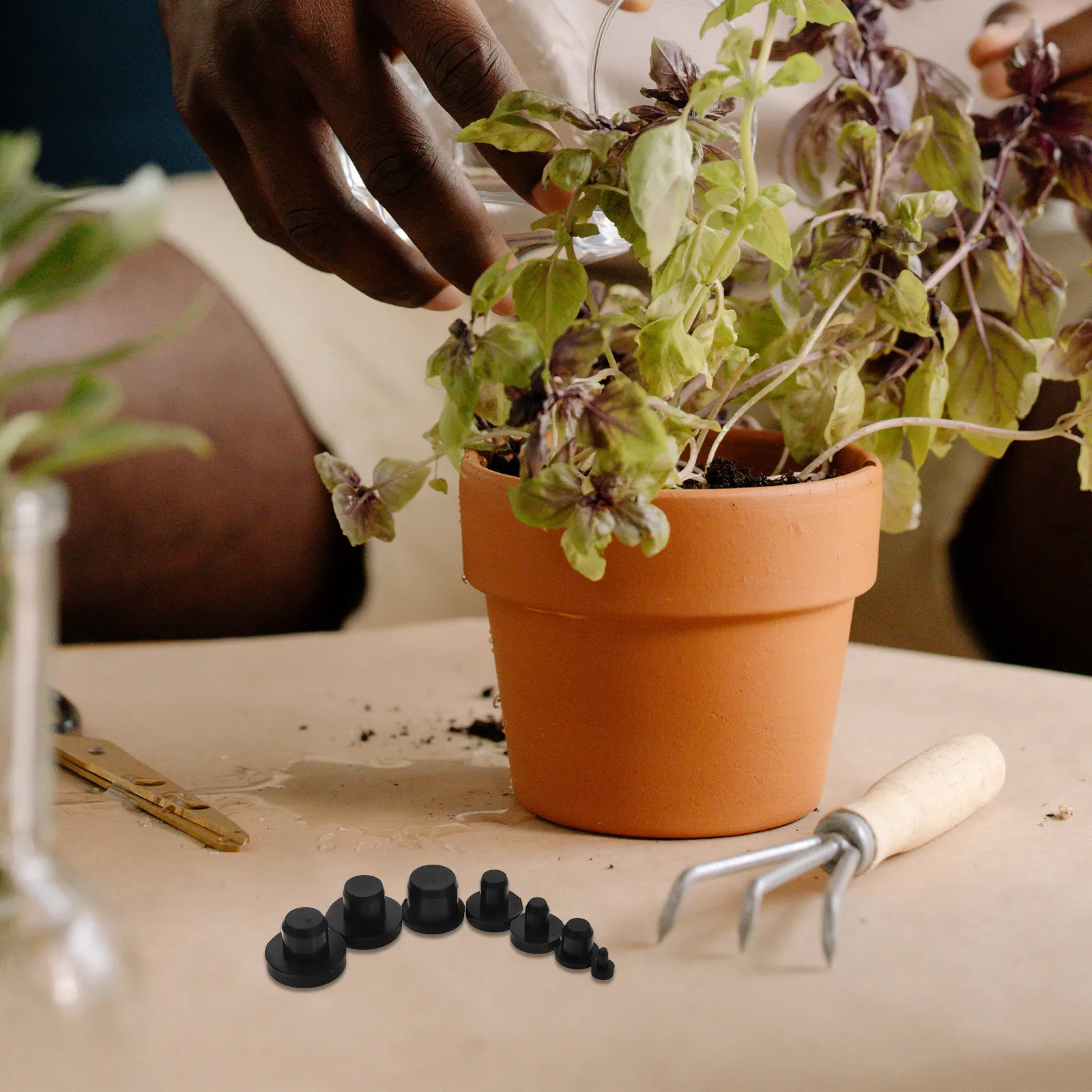 

1Set Mini Silicone Replacement Plugs for Seasoning Bottles Wine Sealer Bottle Stopper Pepper Shaker Salt Container Tube Flower