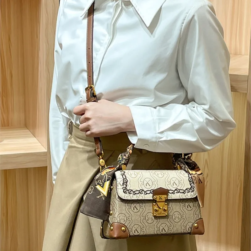 

Light luxury brand women's handbag new 2025 autumn and winter fashion high-end designer small square bag crossbody bag