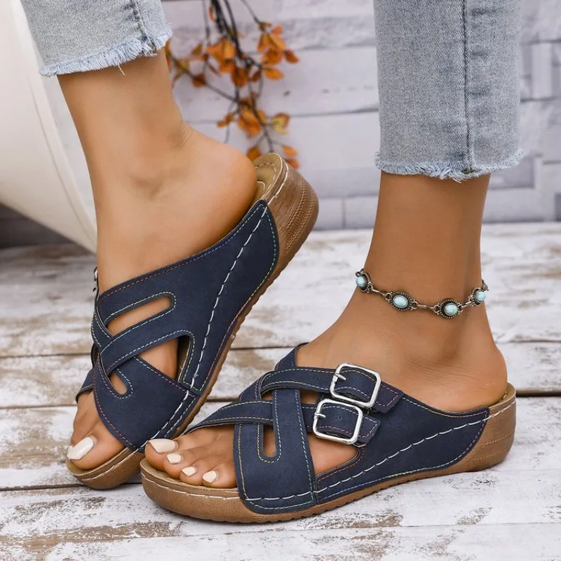 

Hot Selling Size 36-43 Solid Color Slippers for Women in 2025, New Thick Soled Fashionable Belt Buckle One-piece Cool Slippers