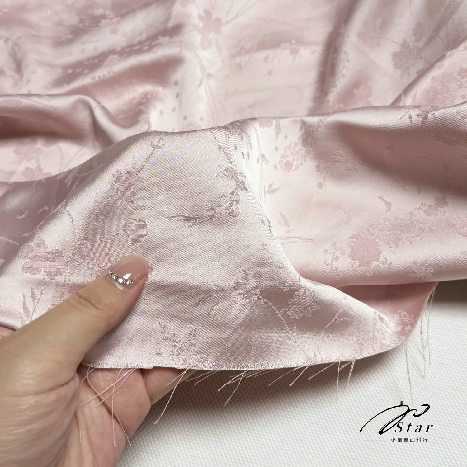 Draping Skin-Friendly Light Pink Chinese Style Jacquard Imitation Acetate Satin Fabric Glossy Silk Sense Cheongsam Dress Cloth