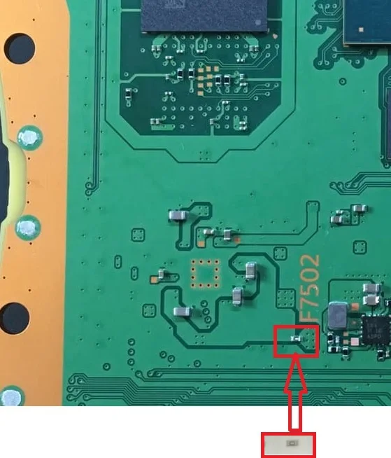 האם F7502 הוא הפתרון המושלם לתקלות בלוח האם של PS5? נבחן בפועל