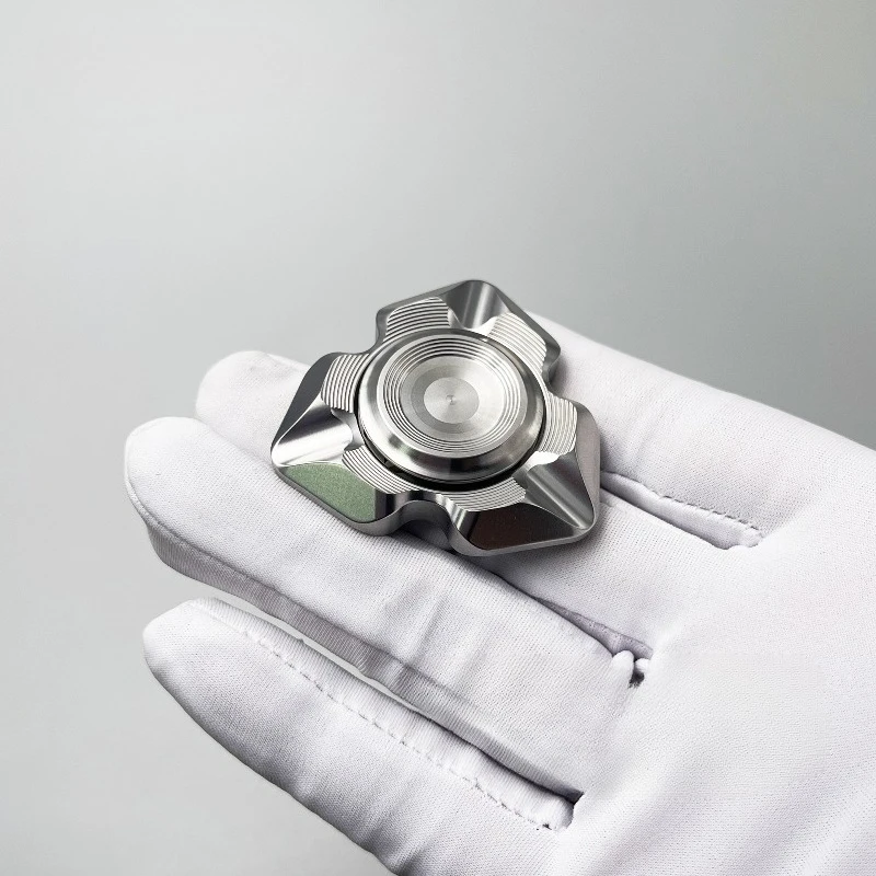 LarkEDC lumière et ombre Valkyrie couteau mécanique en métal motif artisanat trois pages Fidget Spinner jouet de décompression