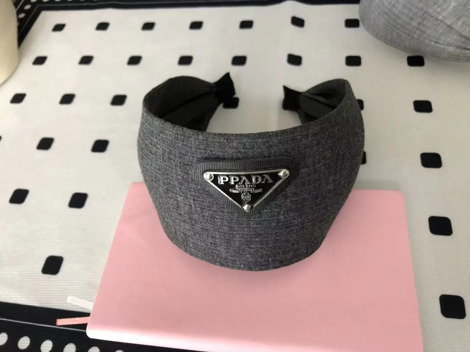 

2026 New Y2K Women's Luxury Fashion Style Triangle Logo Letter Hair Hoop Hair Clip, Designer Style Fashion Hair Accessories