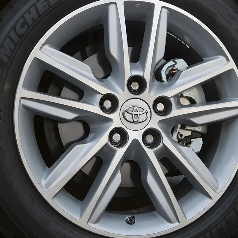 56/62 مللي متر سيارة عجلة مركز محور قبعات حافة قبعات يغطي شعار لتويوتا RAV4 كورولا كامري الحدود سوبرا C-HR هايلكس تاكوما برادو