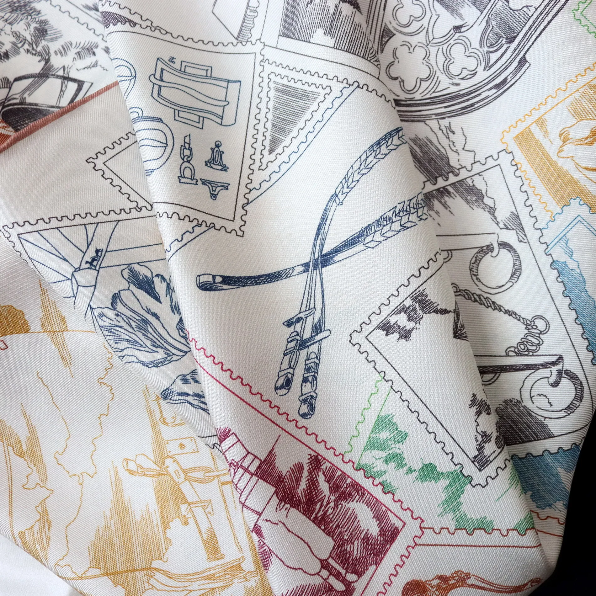 ผ้าพันคอไหมแท้ 100% สำหรับผู้หญิง ยี่ห้อ Winsleter-Women ขนาด 14 มม. ลายพิมพ์แบบปั๊ม 88*88 ซม. ของขวัญสำหรับคุณแม่ สไตล์เรโทร ผ้าคลุมไหล่ ฤดูใบไม้ร่วง 2025 รุ่น A5O716CC