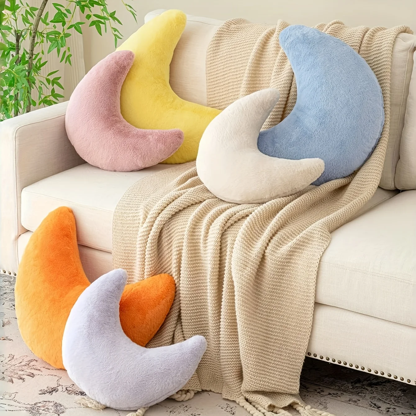 Moon-shaped Pillow, Suitable for Camping, Soft Faux Rabbit Fur Decorative Cushion, Moon-shaped Pillow, Plush Floor Mat