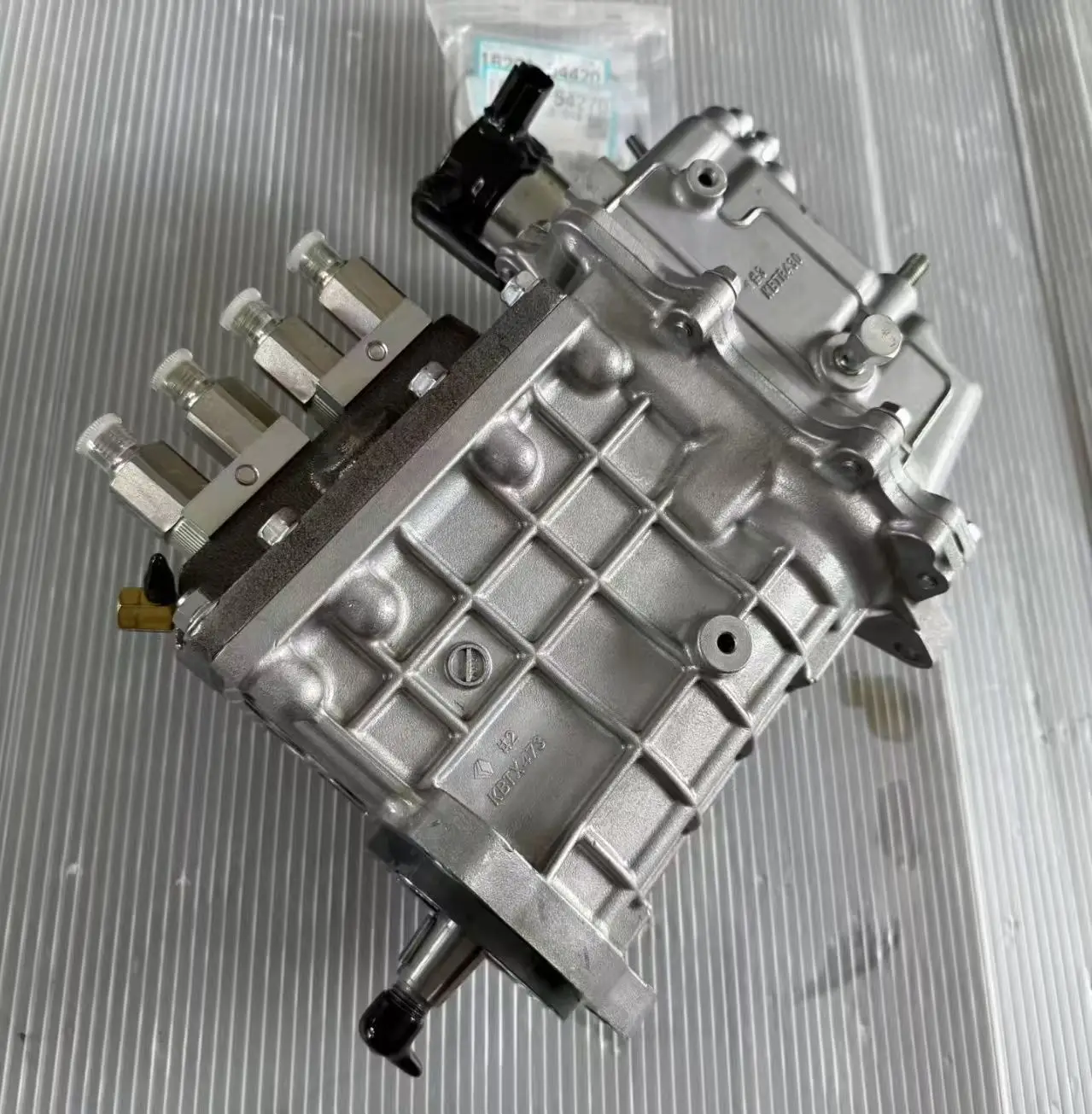 Suitable for Bobcat diesel fuel injection pump assembly 1j942-9g0598 Kubota V3800 excavator parts