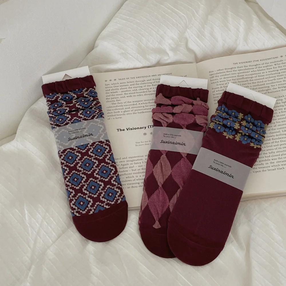 Retro Socks Women 2026 New Autumn and Winter Burgundy Medium Tube Socks Embossment Ethnic Harajuku Vintage Cotton Long Socks Sox