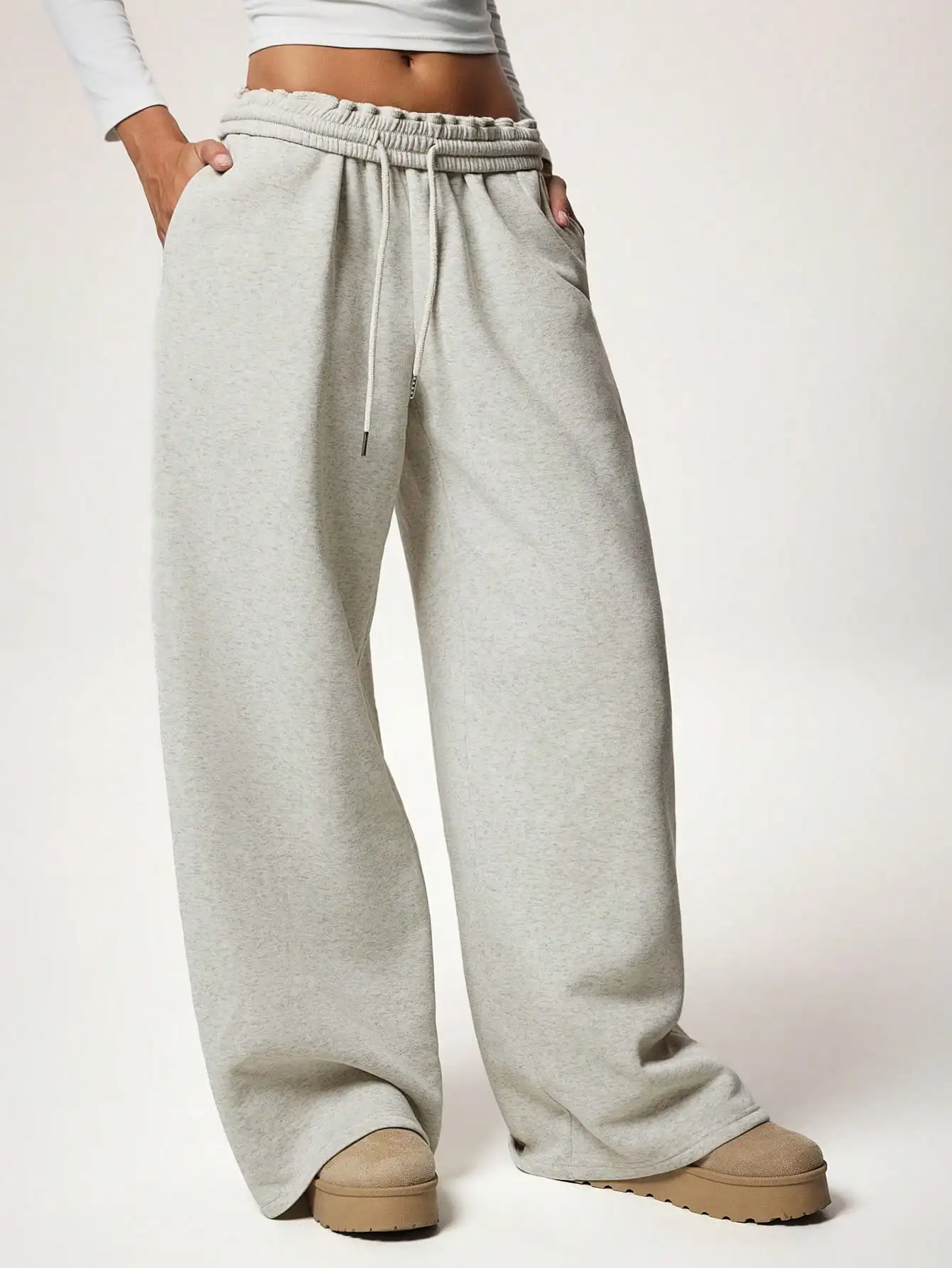 

Свободные широкие спортивные брюки с высокой талией и эластичным поясом на шнурке - мягкая флисовая подкладка для осени и зимы