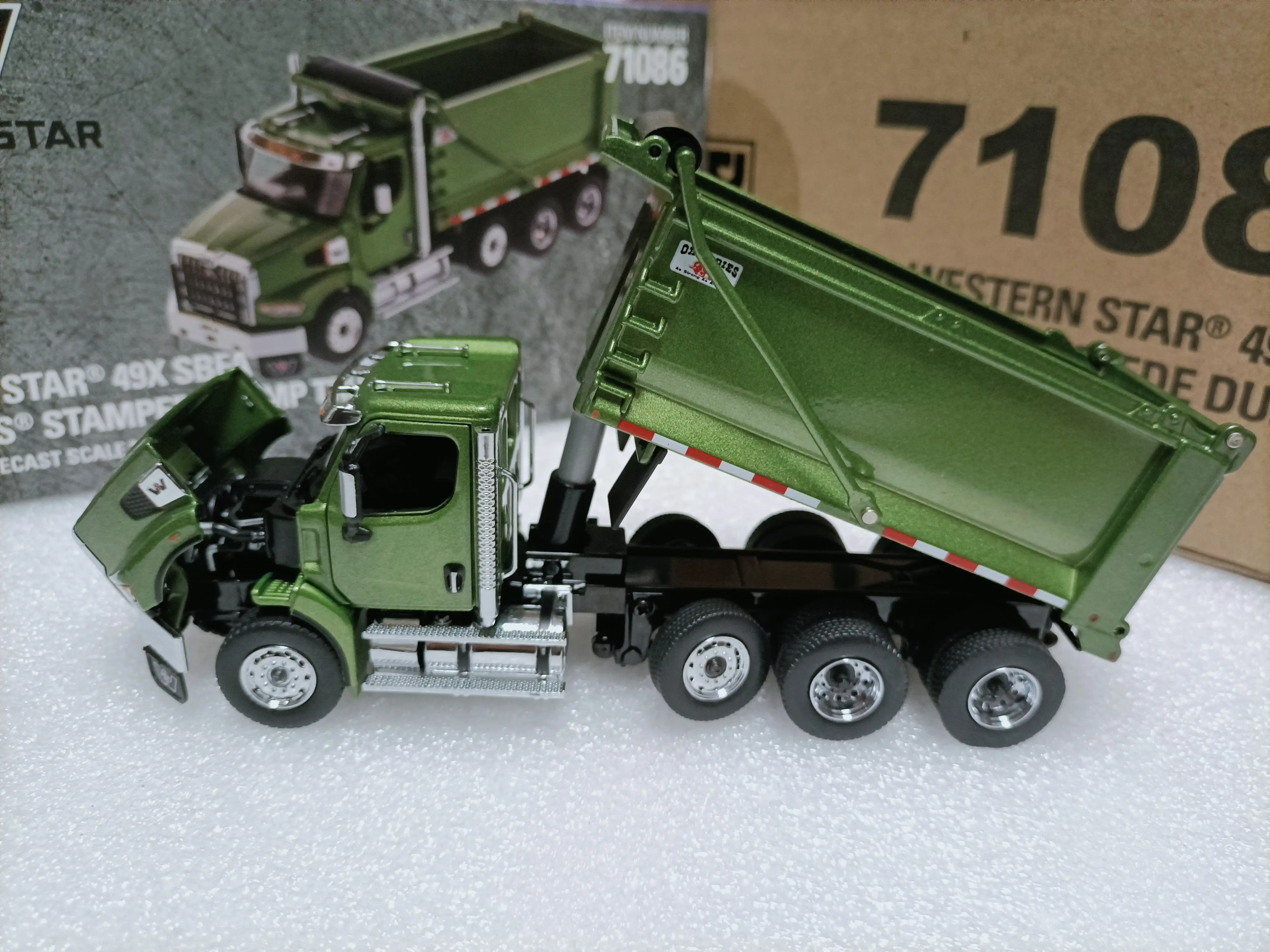 DM 1:50 Western Star 49X SBFA Cargo Truck Simulation Limited Edition Alloy Metal Static Car Model Toy Gift