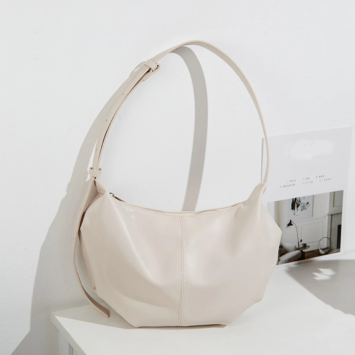 

Korean-Style Simple, Elegant and Stylish One-Shoulder Crossbody Bag for Women