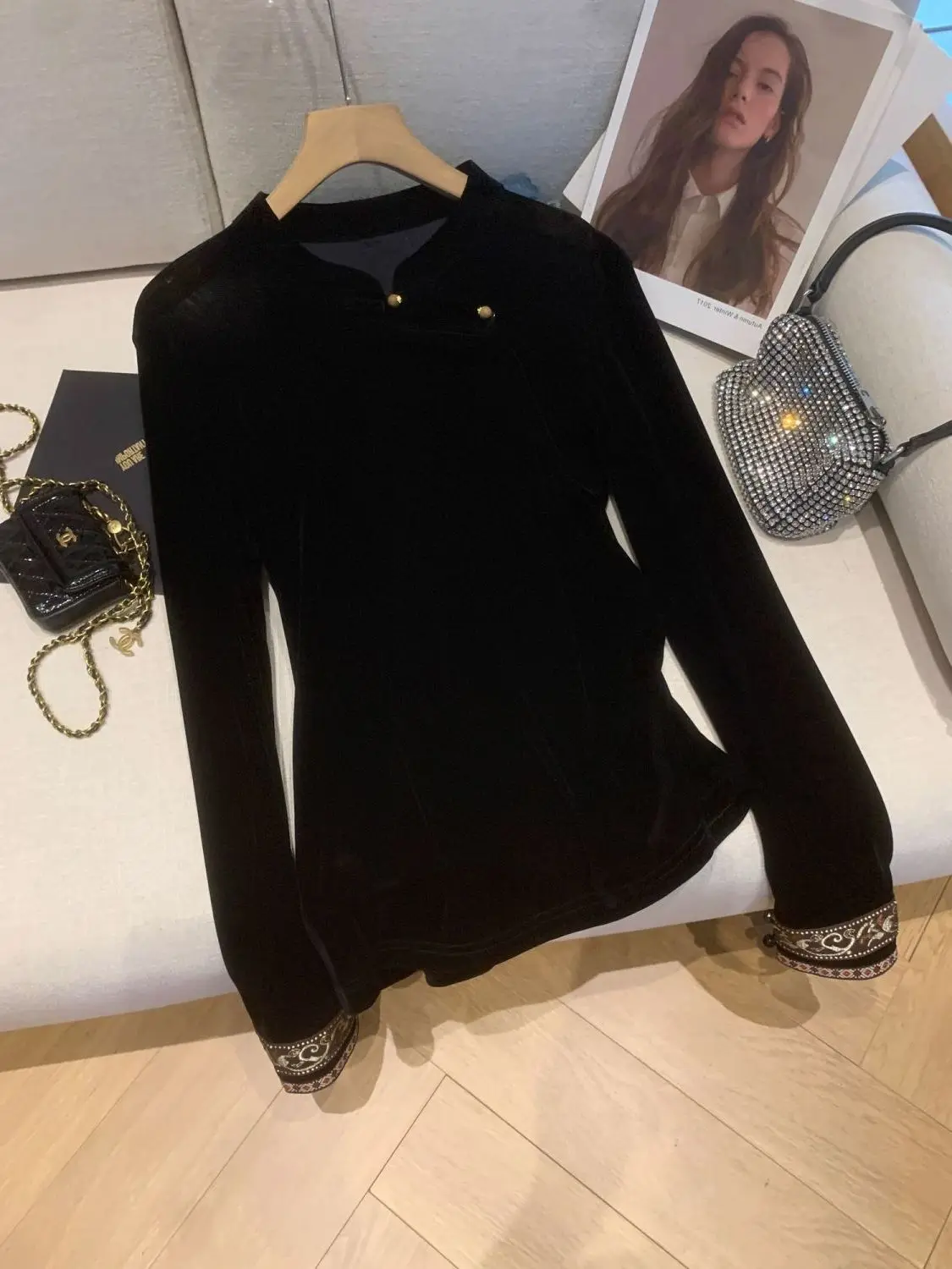 

Бархатная футболка с длинным светом в китайском стиле в стиле ретро, женская весенне-осенняя утягивающая футболка с базовым слоем, повседневный топ со стойкой