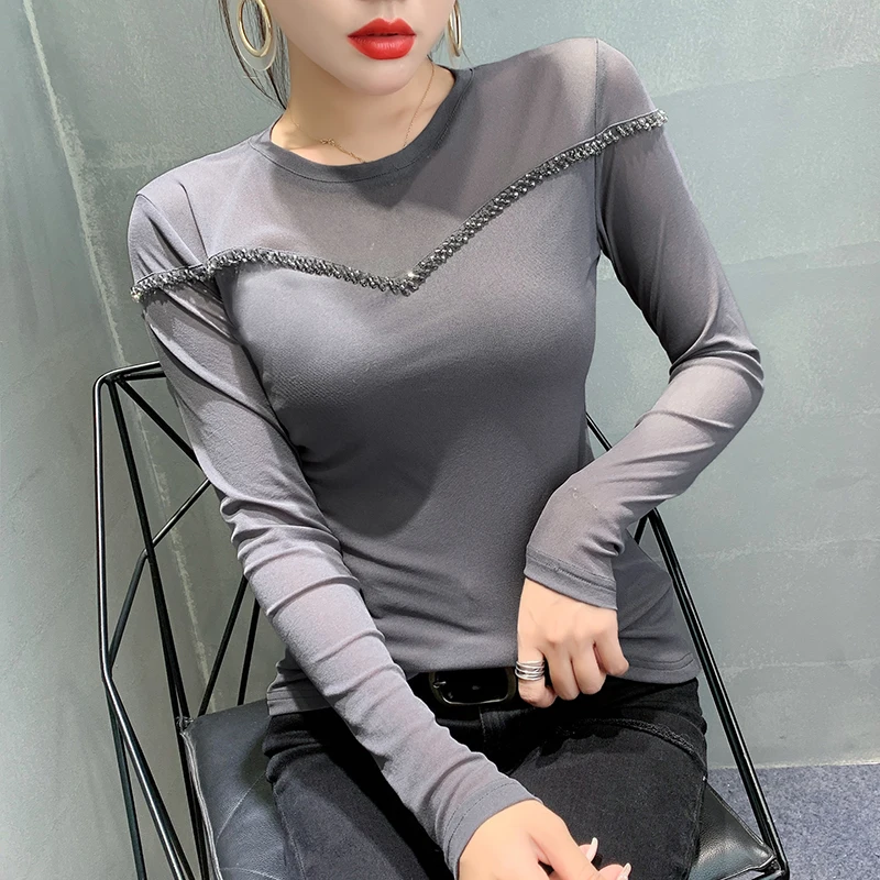 Camiseta Feminina Longa Slim Fit com Detalhes em Strass, Estilo Europeu, Moda Outono