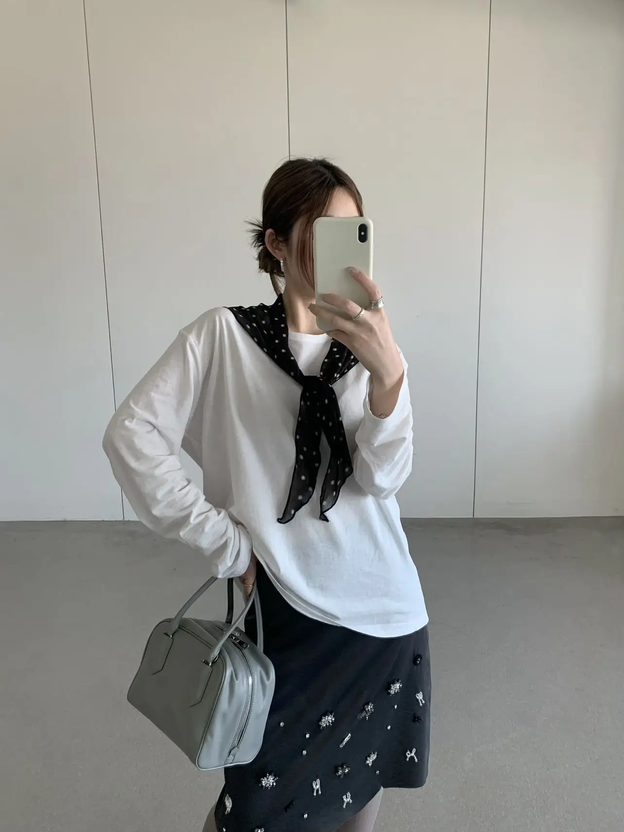 

Женская повседневная хлопковая футболка Lilian с длинным рукавом, защита от солнца, модный универсальный шелковый шарф в комплекте, E235, для поездок на работу