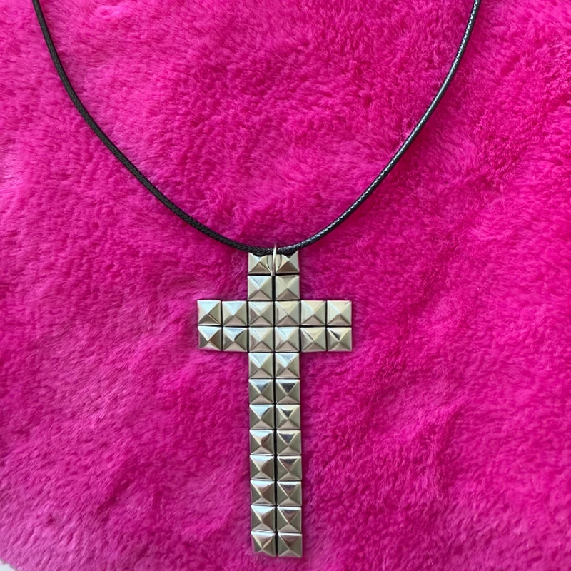 Y2K Schmuck Nieten-Kreuz-Anhänger Halskette für Frauen Mode Punk E-Girl Coole Accessoires Goth Ästhetik Halskette Grunge Charm – Detail 6