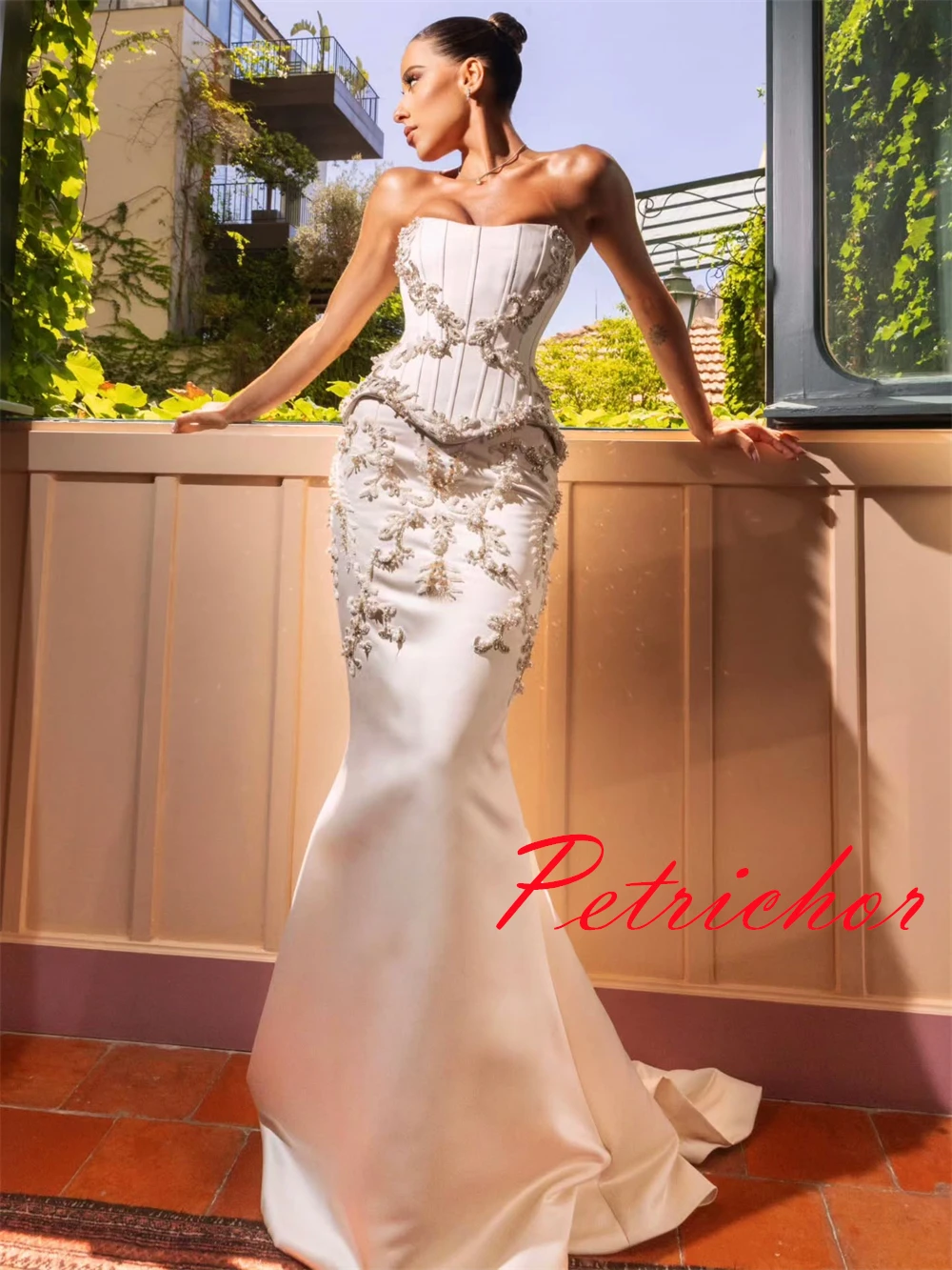 

Customized High Quality White Satin Wedding Dress Temperament Strapless Bridal Gowns Chapel Train Mermaid Lace Up Back Dress