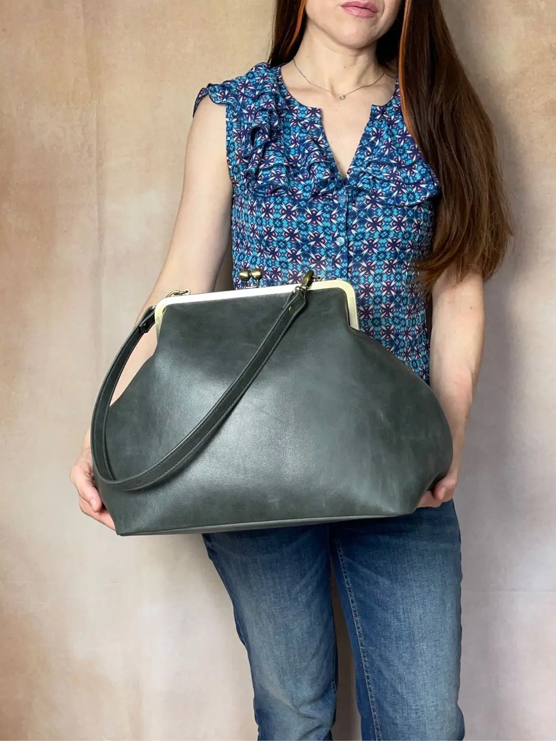 LOST IN VINTAGE Artificial Leather Bag Large Balls Bronze Kiss-lock Large Clutch Handbag Proudly Carried In Hand 35x30x20cm