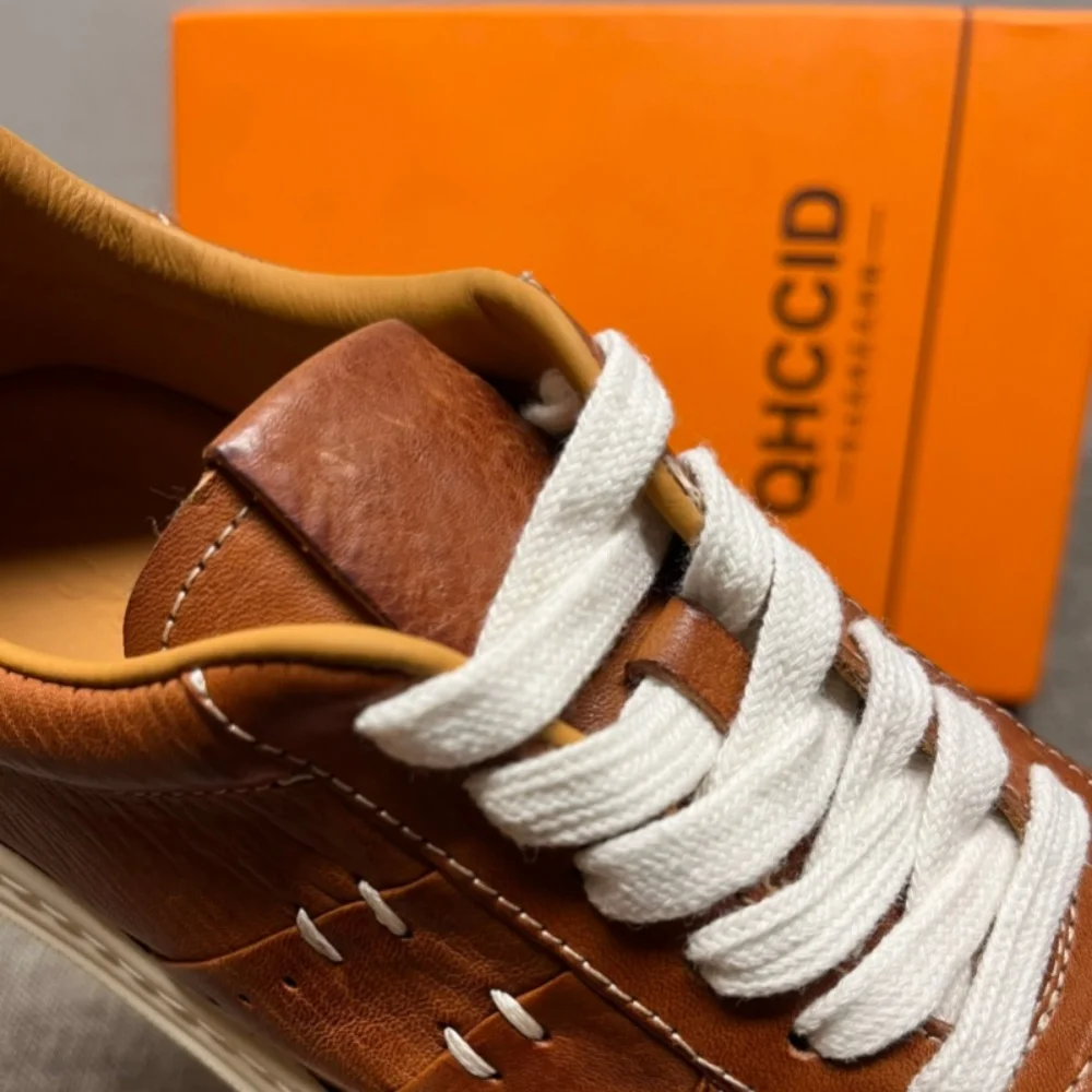 أحذية رجالية من الجلد الطبيعي كاجوال للخريف والشتاء سميكة وخفيفة الوزن وقابلة للتنفس على الطراز القديم للرجال