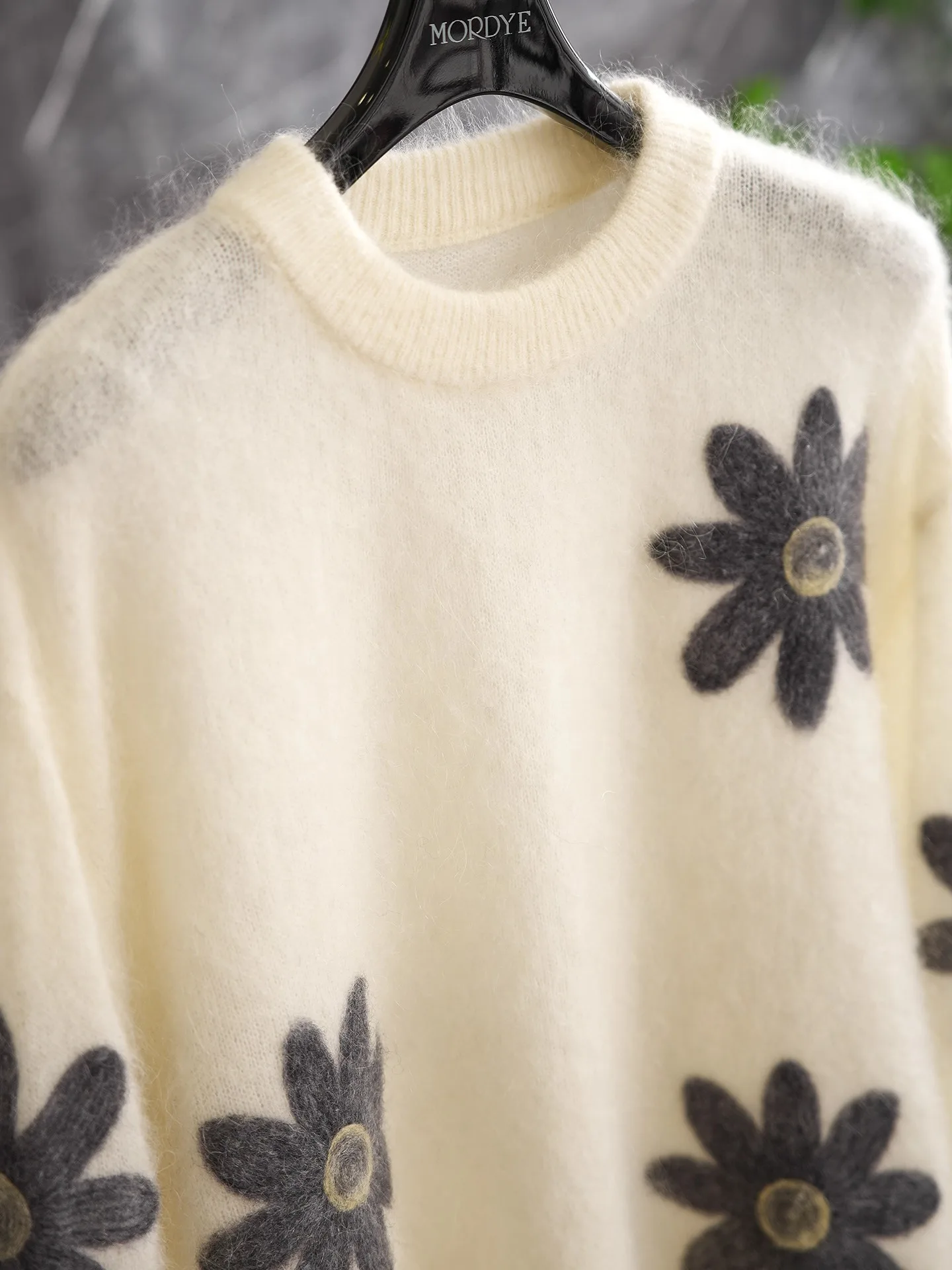 

Korean MR Daisy Hand Hooked Knitted Sweater Heavy Embroidery Premium Feeling Overhead Woolen Fce Long Sve Women's Top