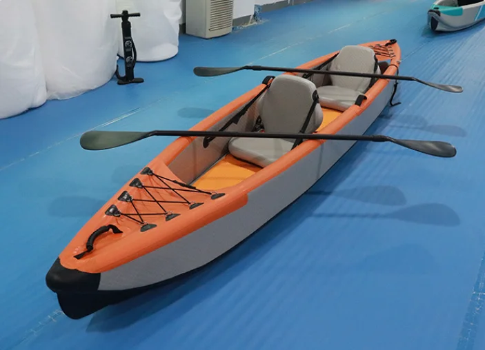 قارب كاياك قابل للنفخ عالي الضغط في الهواء الطلق قارب التجديف كاياك مزدوج تجمع تهمة الزورق قارب التجديف
