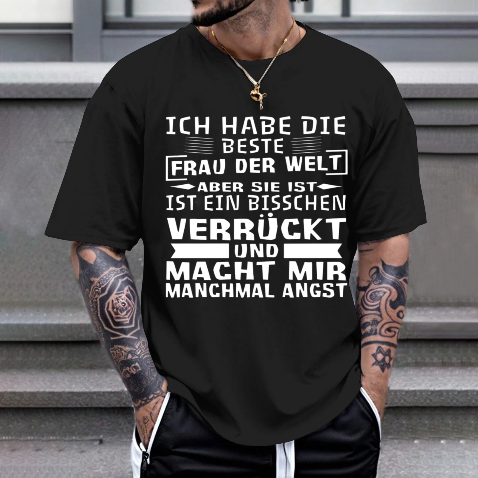 Herren-T-Shirt „Ich habe die beste Frau der Welt, aber sie ist ein bisschen verrückt und macht mir manchmal Angst“ – Perfekt für Freizeitkleidung, Partys und Karneval-Outfits