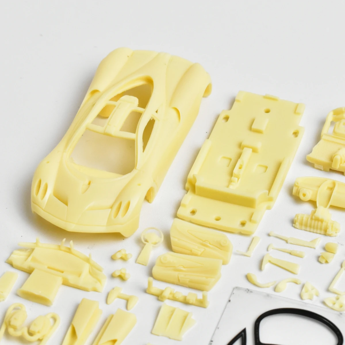 Construction drive 1:64 adultes passe-temps Pagani Huayra assembler à la main en résine moulé sous pression modèle de voiture