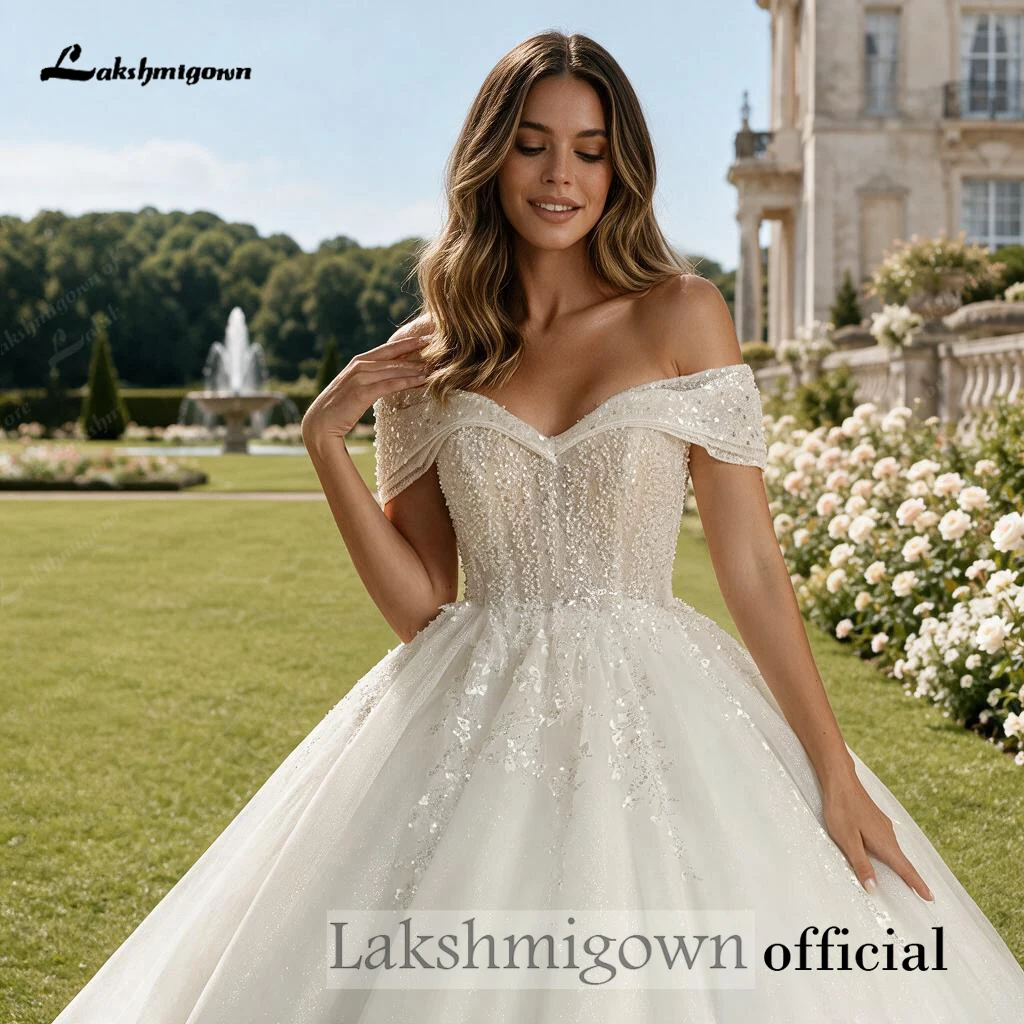 Schulterfreies Brautkleid mit Perlen, Pailletten und Spitze, glitzerndes Tüllkleid mit Hofschleppe, maßgeschneidert – Detail 9