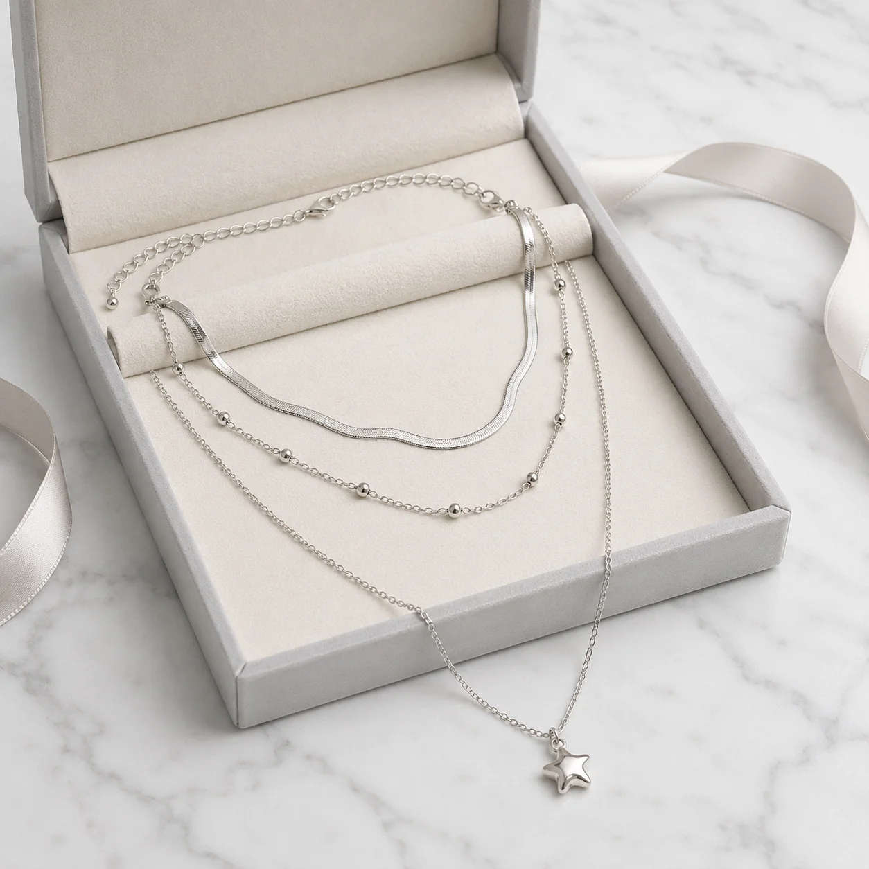 Mit Geschenkbox 3-teiliges versilbertes mehrlagiges Halsketten-Set für Damen, Sternanhänger, Perlenkette, Fischgrät-Choker, trendiges Schmuckgeschenk – Detail 8