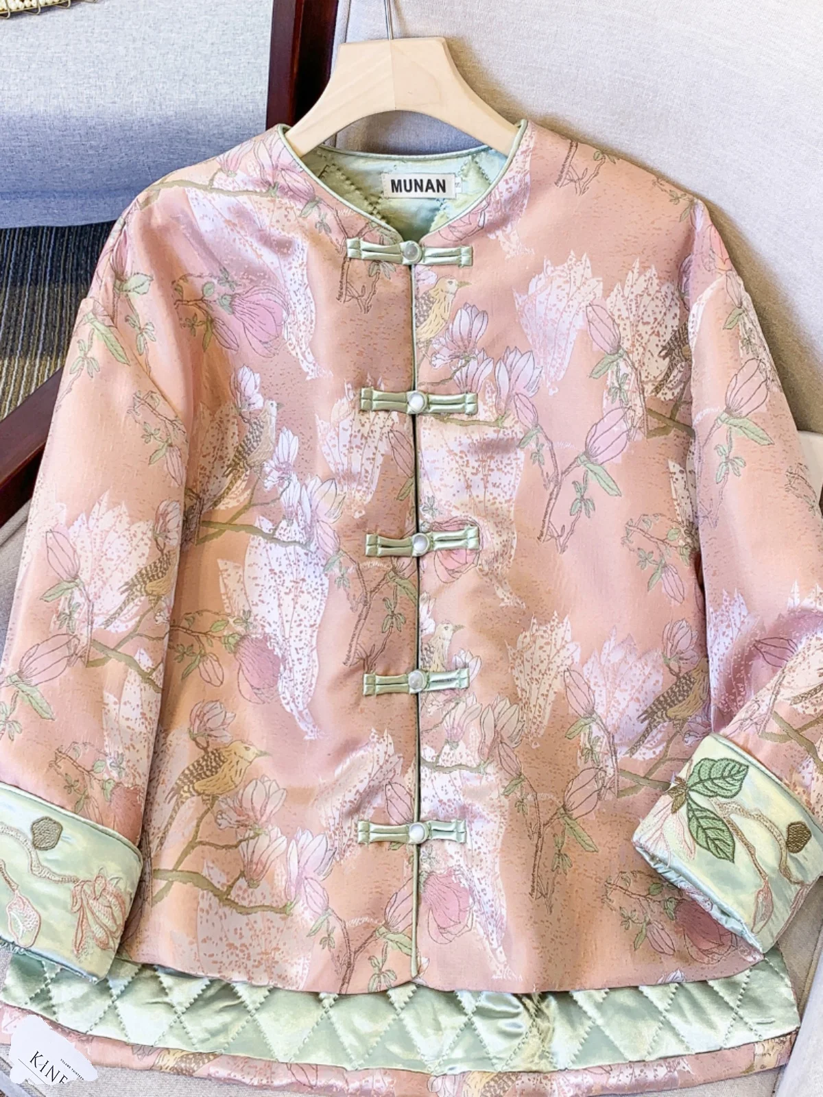 

Хлопковый зимний костюм Young Sle Thiened с цветочной вышивкой, костюм китайского чая, модное хлопковое пальто, круглое длинное длинное пальто...