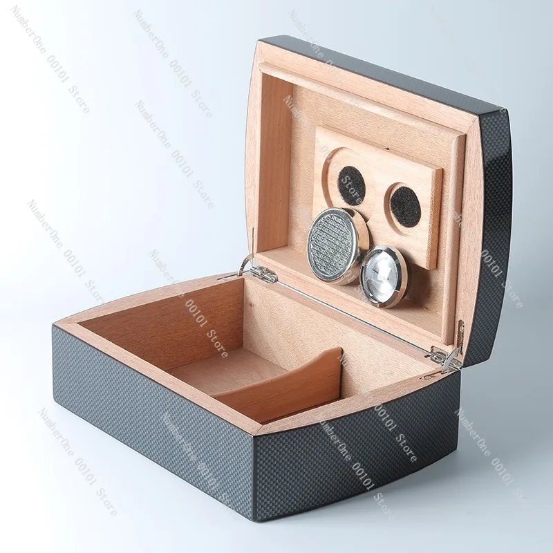 Portable Cigar Box, Moisture-retaining Cedar Wood, Carbon Fiber Cigarette Box for Premium Cigar Storage