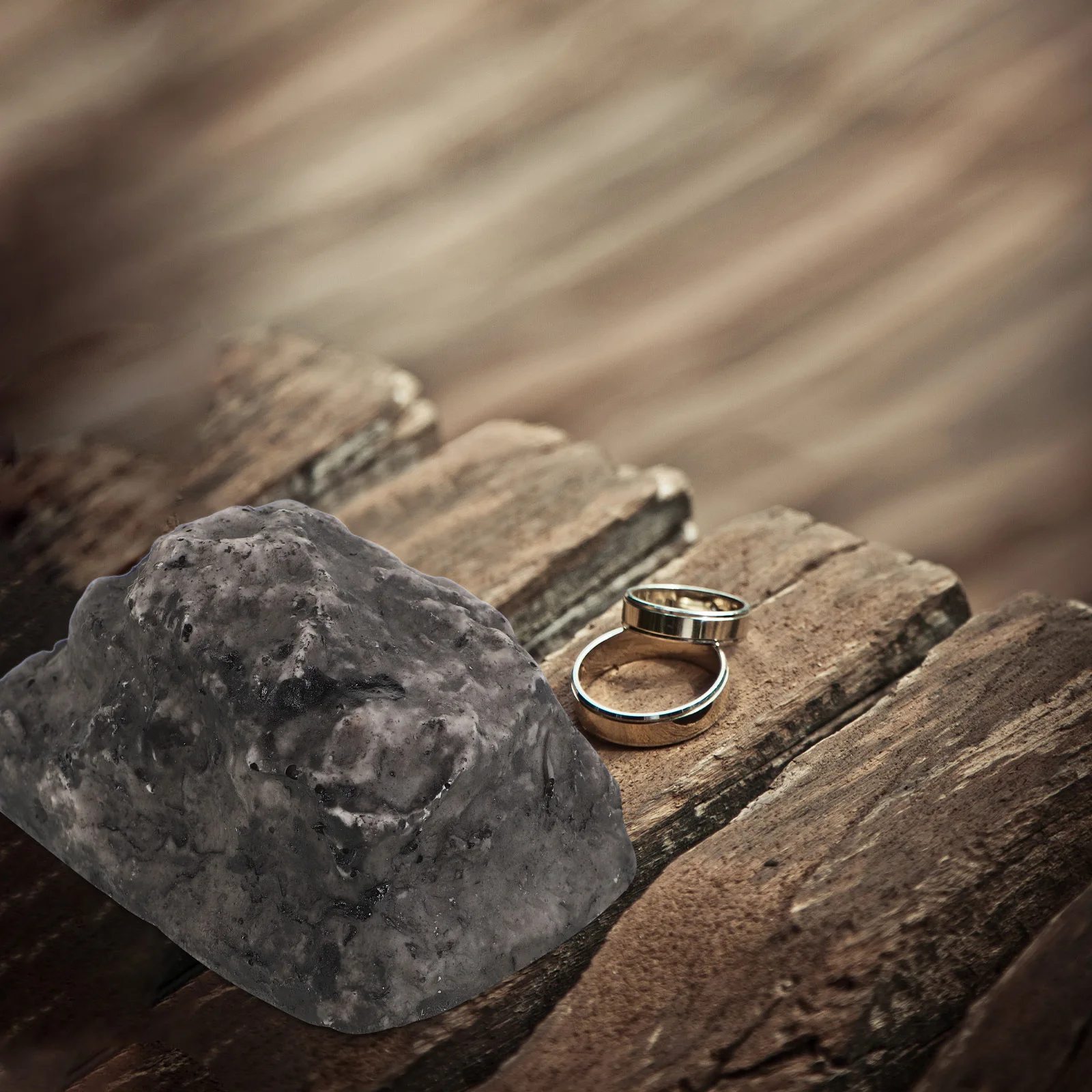 Stone Shape Resin Key Box Camouflage Waterproof Safe Holder for Outside Doorstep Use Realistic Rock Design Hidden Case