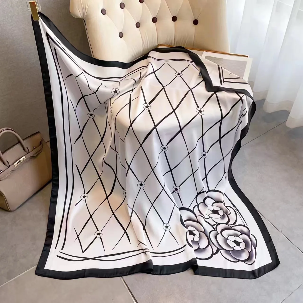 Luxus Pferd Druck Quadrat Schal Vintage Imitation Seide Schal Schal Frauen Winddicht Outdoor Kopf Wrap 110*110 cm