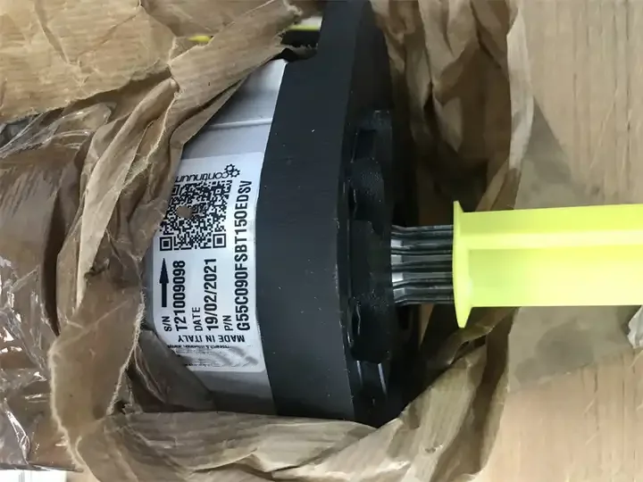 

G47C040FSBT13O, Винтовой насос GR47 GR55 G47C G55C G38C G33C G72V Серия Литьевая машина Сервомасляный насос