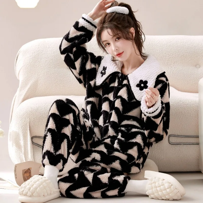 Famale Flannel Loungewear Autumn Winter Pajamas Loose Size Girls Sleepwear Suit Women's Sweet Coral Velvet Home Clothing Set